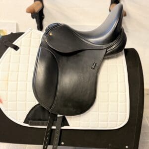 Schleese Dressyrsadel Nina 17”